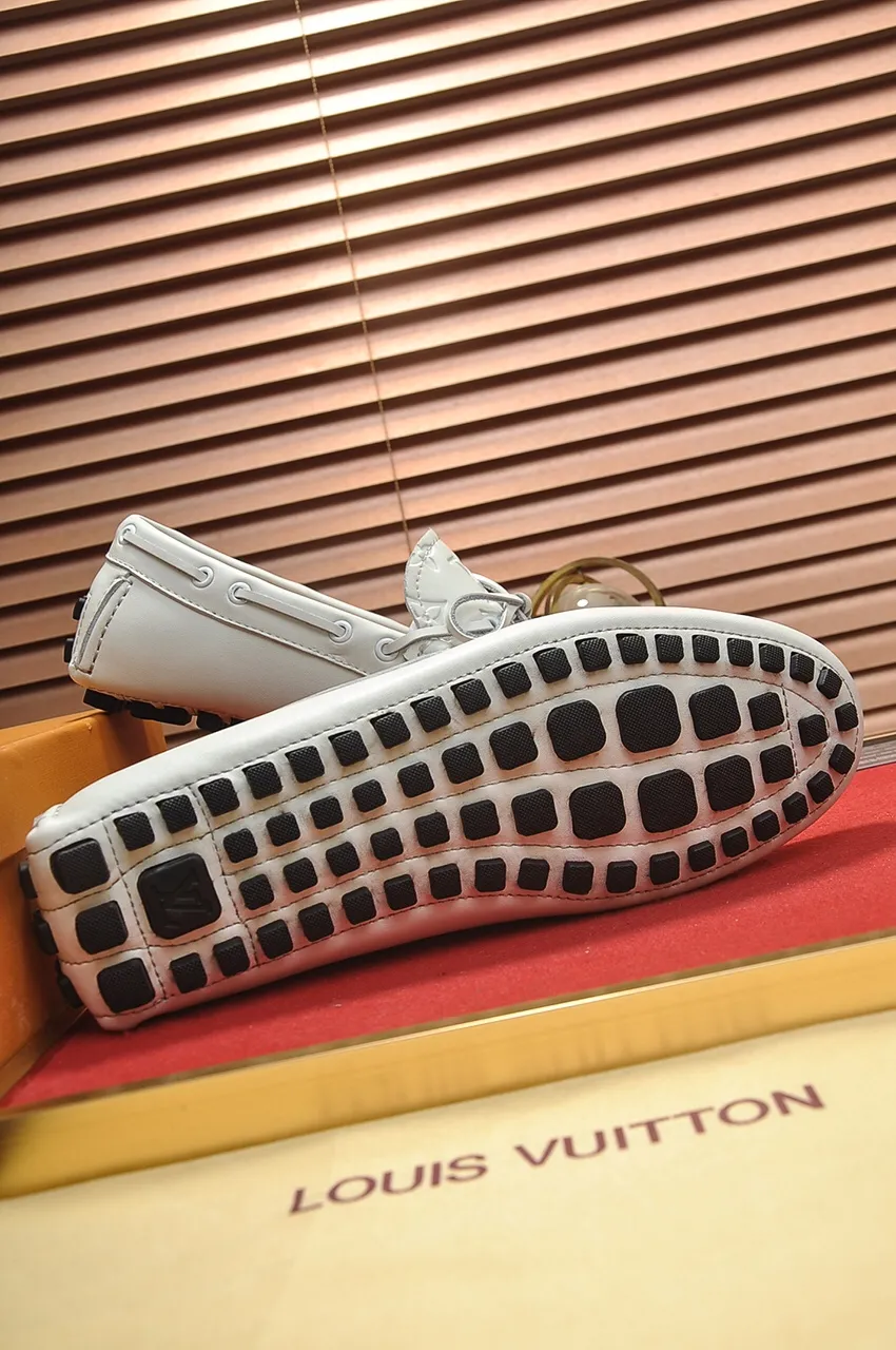 Men's men's shoes 💰420💶 [LV Doudou shoes] (water-dyed cowhide lining) new model is on the market, available on the official website. The new Doudou shoes are processed into single-color materials, and the uppers are made of imported cowhide material. The body of the shoe is fully hemmed with mark thread, and is lined with imported original cowhide leather. The elegant shoe shape is super suitable for all-matching, and the size is 38-44.